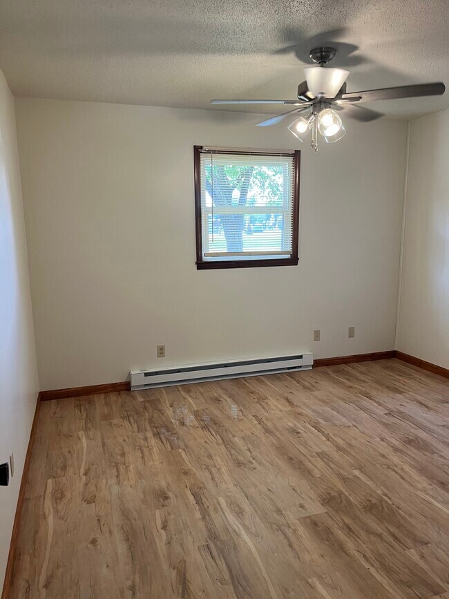 Living room - 926 N Walnut St