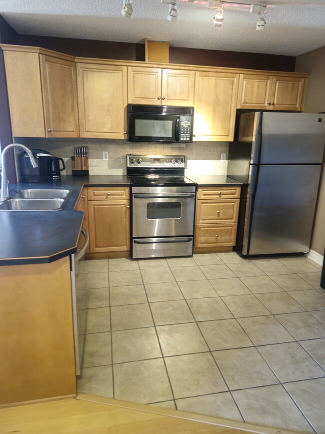 Photo du bâtiment - 2 Bedroom Condo Unit
