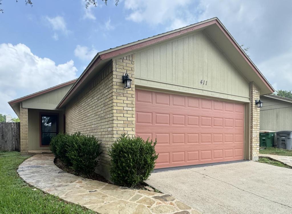 Primary Photo - 411 Waterford Dr