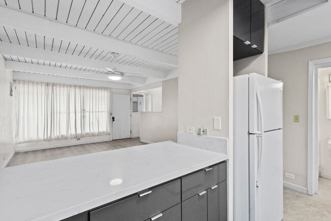Foto del edificio - Renovated Tropic Gardens Town House for rent!
