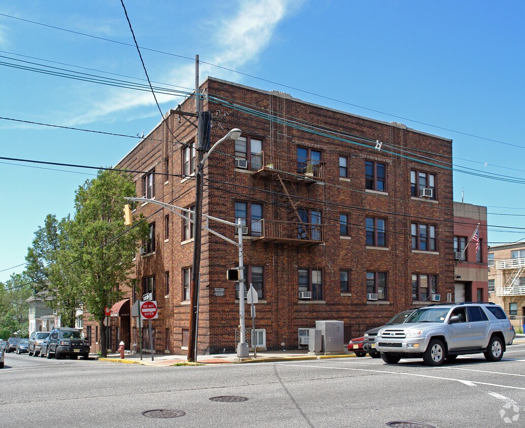 Primary Photo - 1100 83rd St
