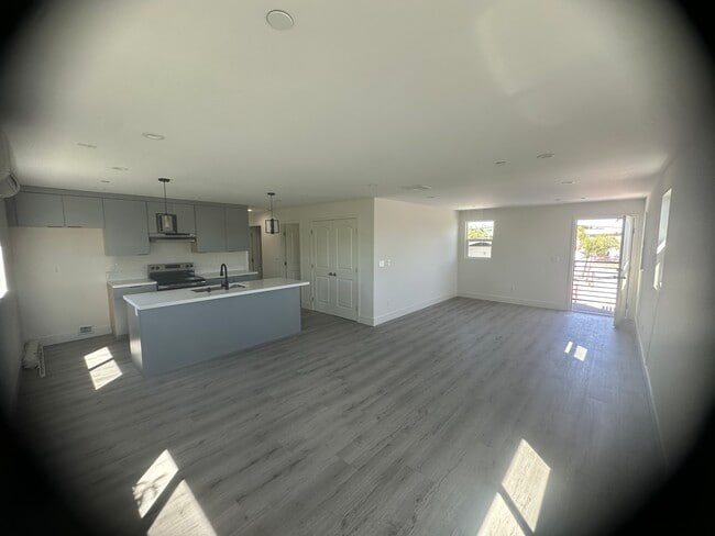 Building Photo - Reddy Gardena Properties