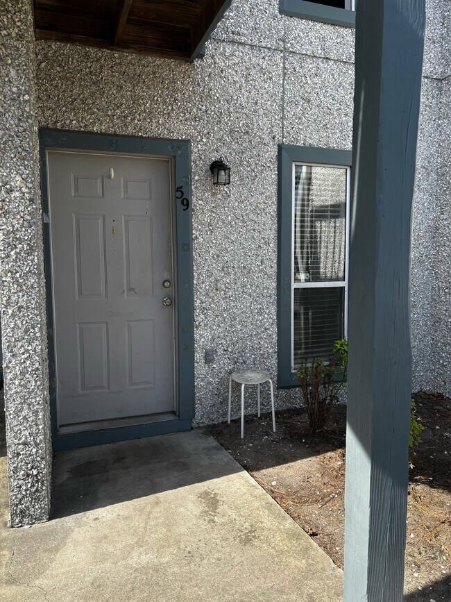 Building Photo - 910 Brett Dr