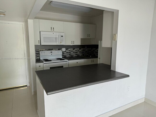 Foto del edificio - 5731 NW 37th St