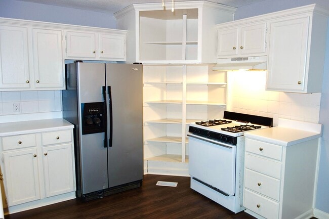 Building Photo - Cute 2 Bedroom Ranch in Shawnee