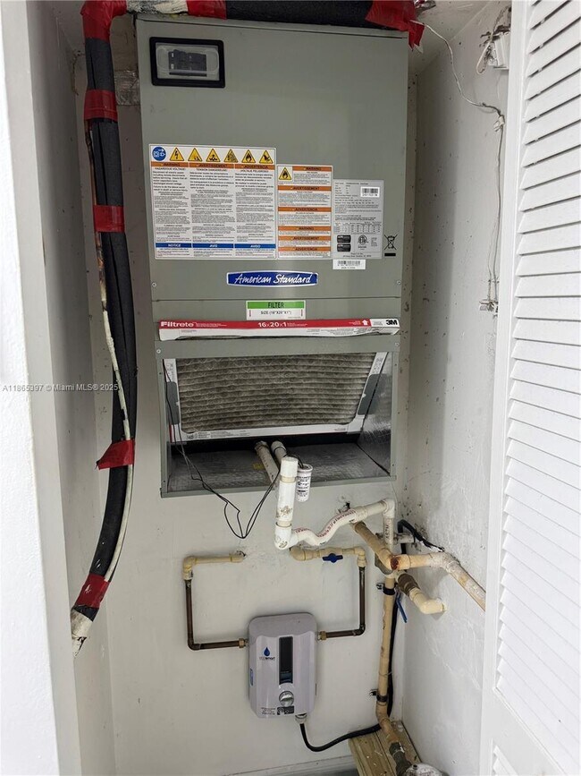 Foto del edificio - $2,400MONTHLY;9615 NW 1ST CT #10-301 PEMBR...