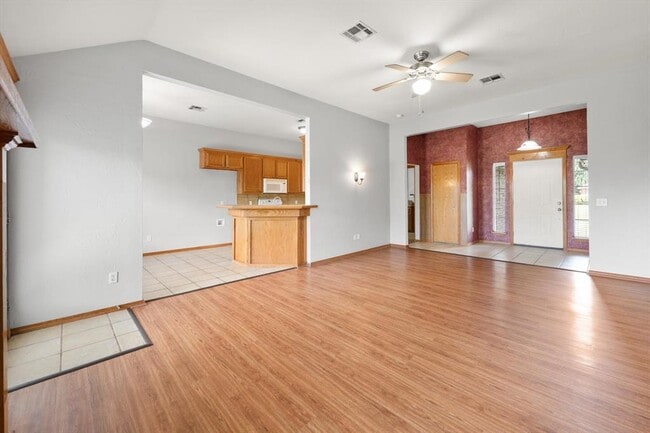 Building Photo - 616 Garrison Ln