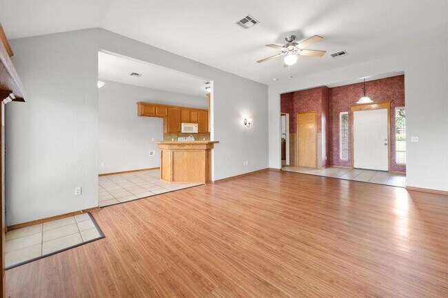 Foto del edificio - 616 Garrison Ln