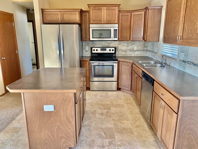 Building Photo - New on the Market!