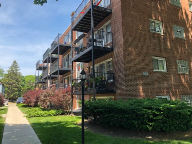 Photo - 2620 W Catalpa Ave House