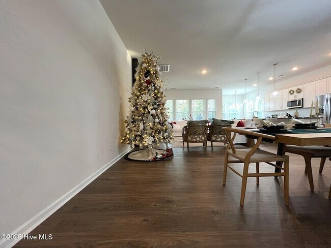 Building Photo - 742 Carnegie court