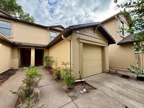 Building Photo - 7764 Playschool Ln