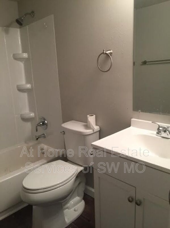 Foto del edificio - 712 E Sunshine St