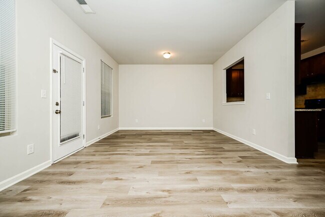 Foto del edificio - 3281 Pennington Dr