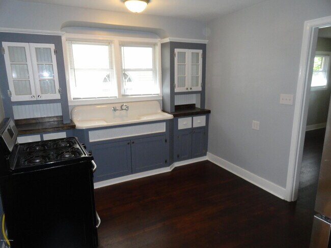Building Photo - 127 Kennedy Ave