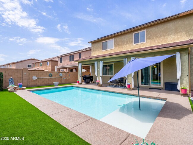 Foto del edificio - 761 W Desert Hollow Dr