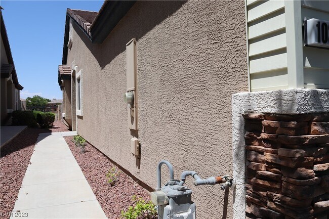 Building Photo - 10328 Birch Bluff Ln