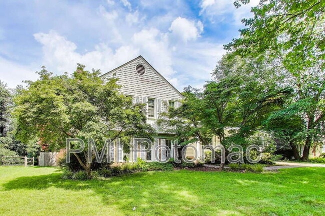 Photo - 10 Harvard Ct House