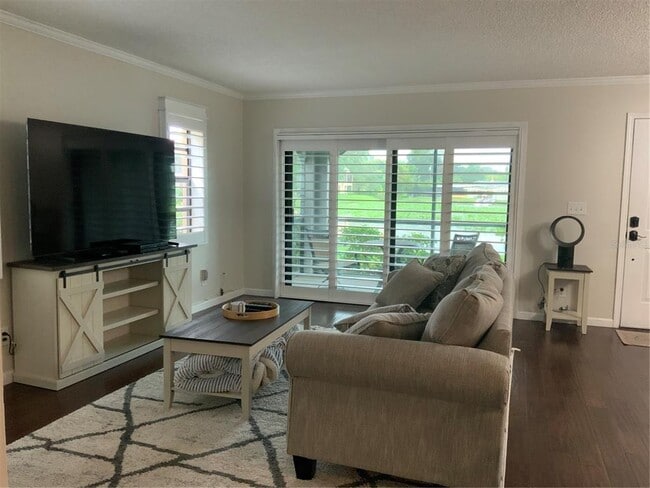 Building Photo - 10180 Seminole Island Dr