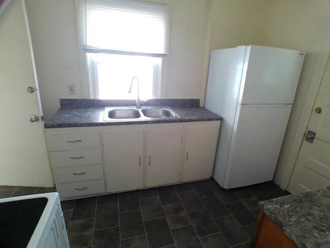 Building Photo - 1614 Floral Ave