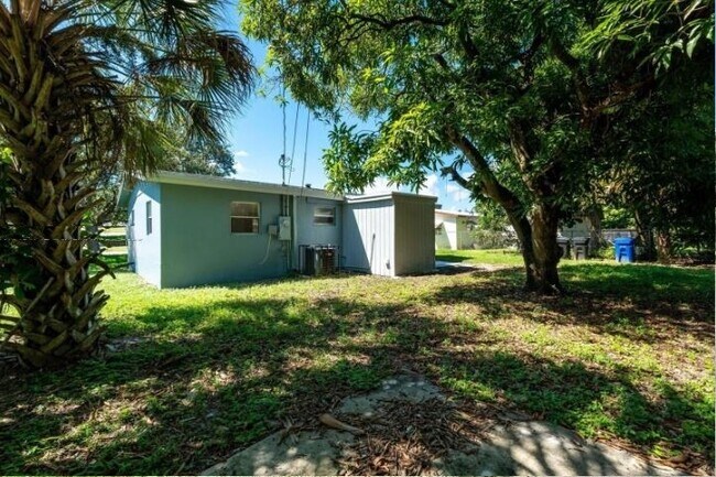 Foto del edificio - 1040 NW 23rd Ter