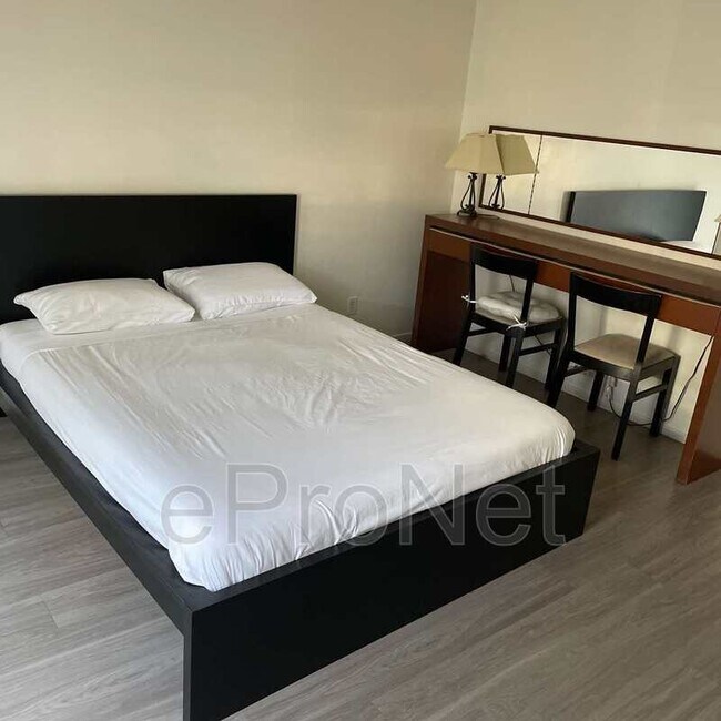 Foto del edificio - 4650 Koval Ln