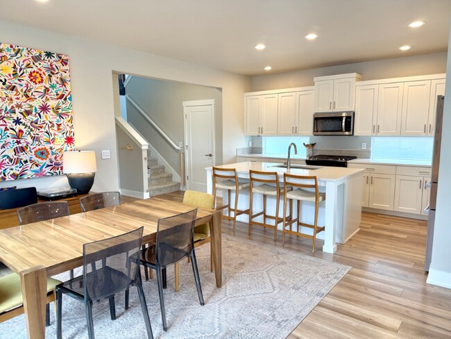 Foto del edificio - 3215 NE Boulder Crk Dr