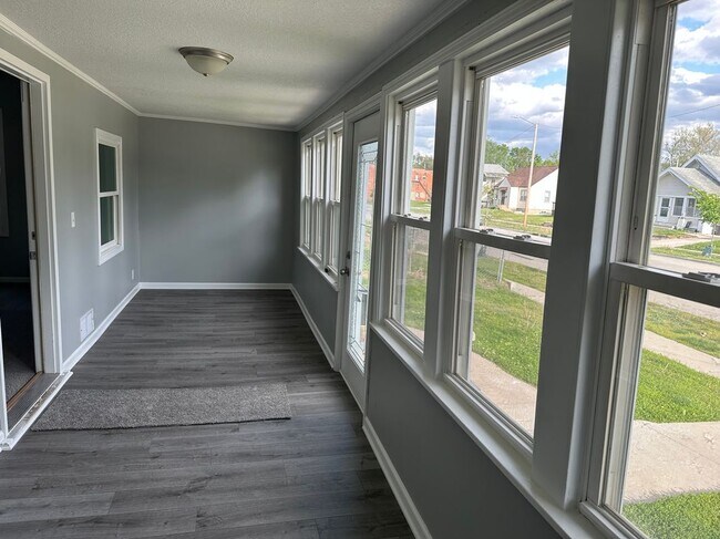Foto del edificio - 2416 E Walnut St