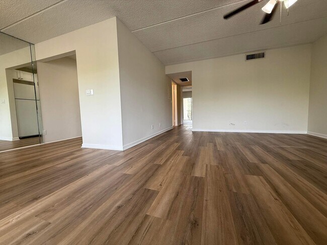 Foto del edificio - 2000 Springdale Blvd