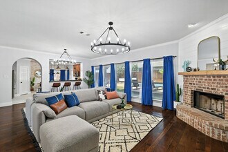 Building Photo - 2516 Castle Pines Dr