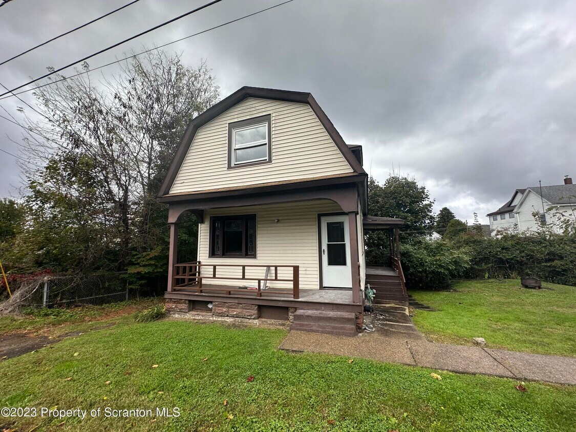 Foto principal - 932 S Hanover St