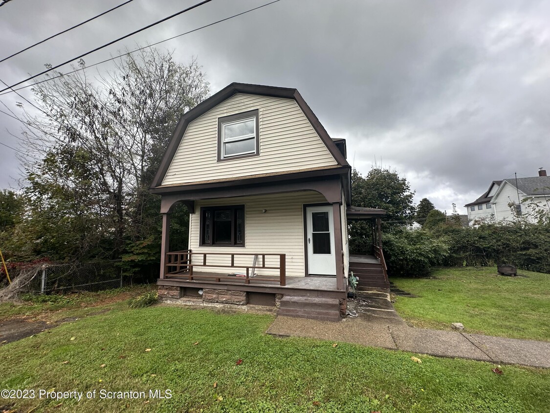 Primary Photo - 932 S Hanover St