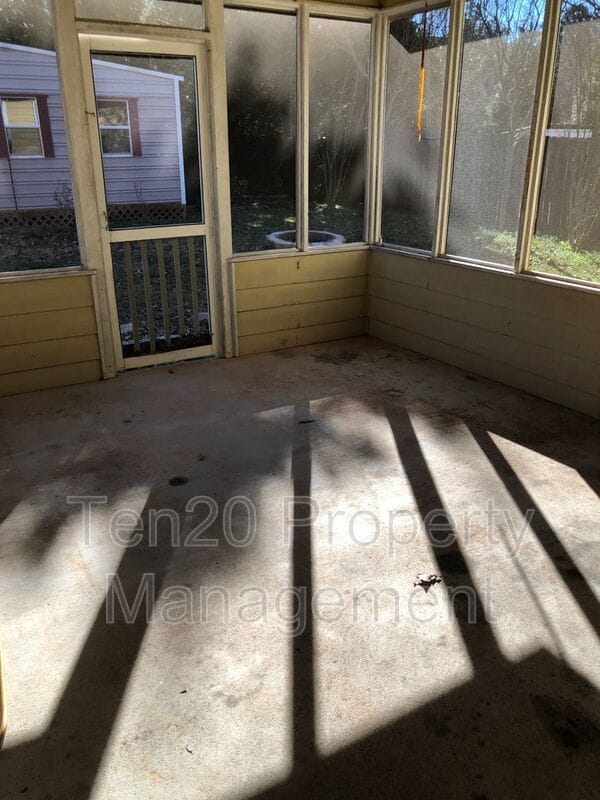 Building Photo - 6028 N Pointe Dr