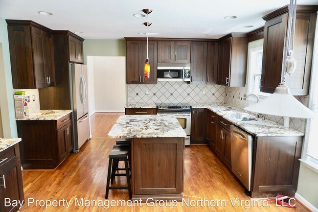 Building Photo - 3 br, 2.5 bath House - 15203 SOVEREIGN PLACE