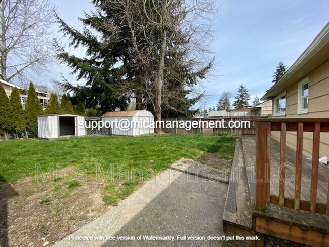 Building Photo - 1117 S 80th St