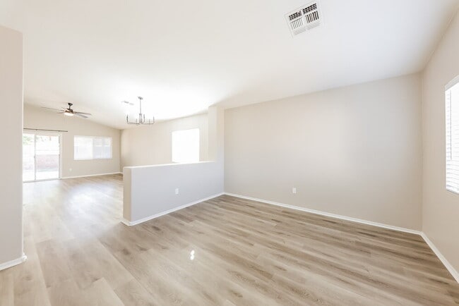 Building Photo - 427 N Payton