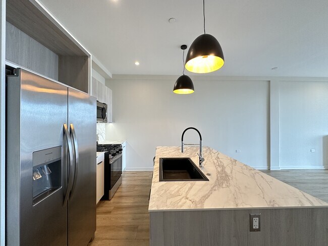 Foto del edificio - 6340 W Belmont Ave