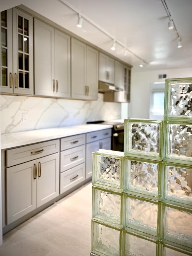 Foto del edificio - 673 Georgia Ave