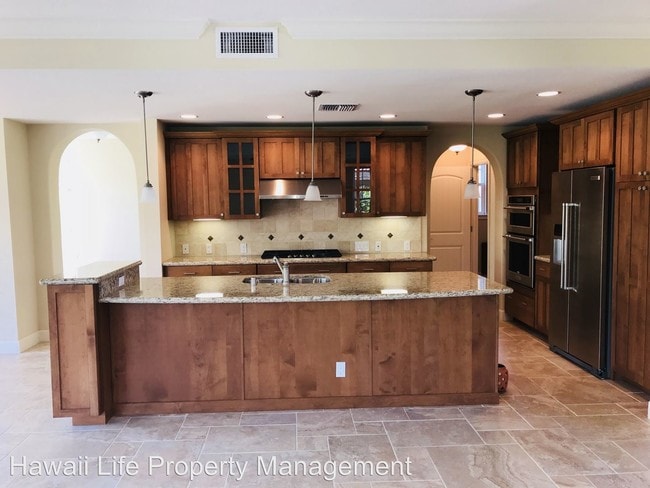 Building Photo - 3 br, 3 bath House - 156 Umeke St. #39