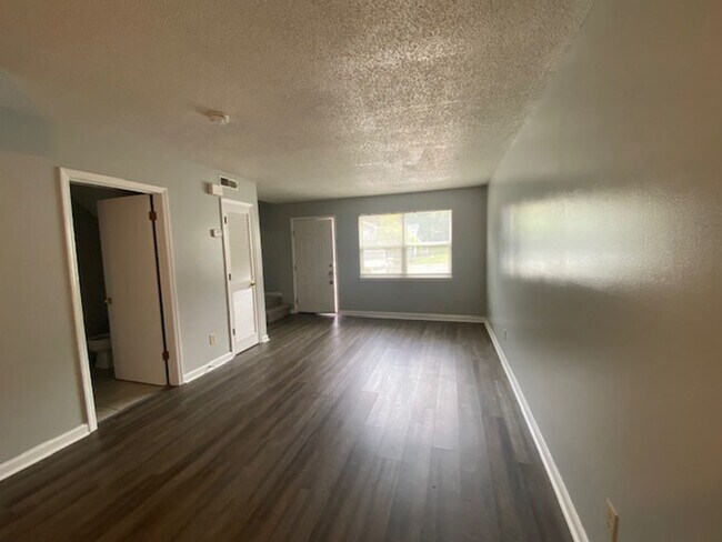 Foto del edificio - 2 Bedroom 1.5 Bath Townhouse