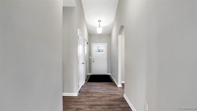 Building Photo - 1375 McCully Ln