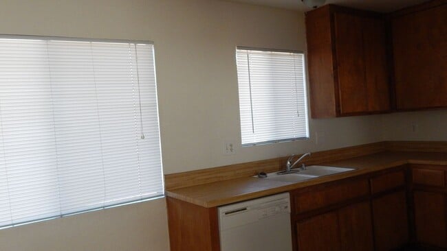Building Photo - 3702