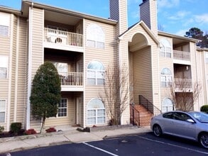 Building Photo - 6704-G W Friendly Ave