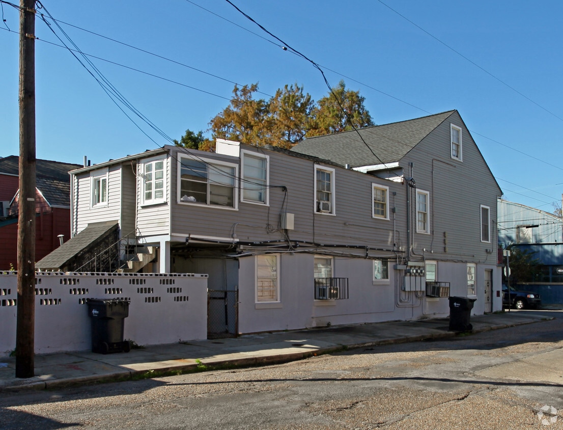 Building Photo - 639 Independence St