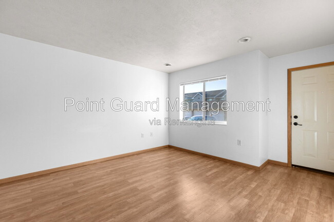 Foto del edificio - 2600 N Career Ave