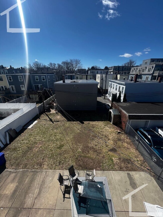 Foto del edificio - Unique Apt Steps to the Beach!
