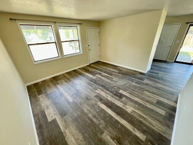Foto del edificio - 3 bedroom, 1.5 bath House ** PENDING **