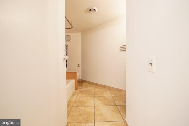 Building Photo - 303 N 3rd St