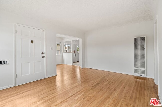 Foto del edificio - 7869 Croydon Ave