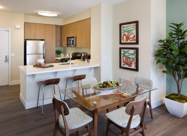 Building Photo - Avalon Vista